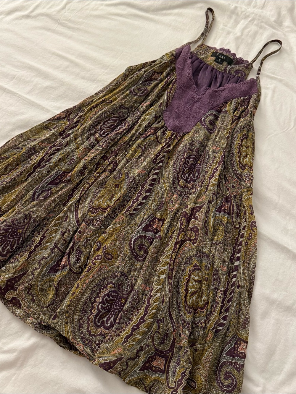 Vintage Y2K Forever 21 paisley print cami dress with lace trim, size M